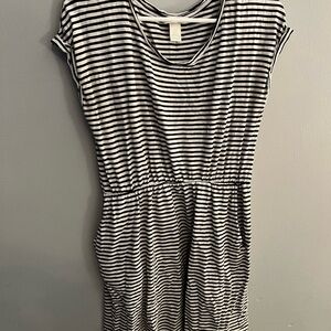 H&M Tee Shirt Dress with pockets, black and white stripes. Size Medium